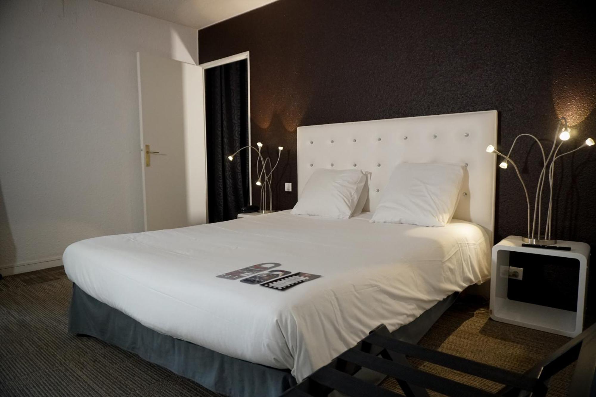 Enzo Hotels Diane - Logis Амневиль Экстерьер фото