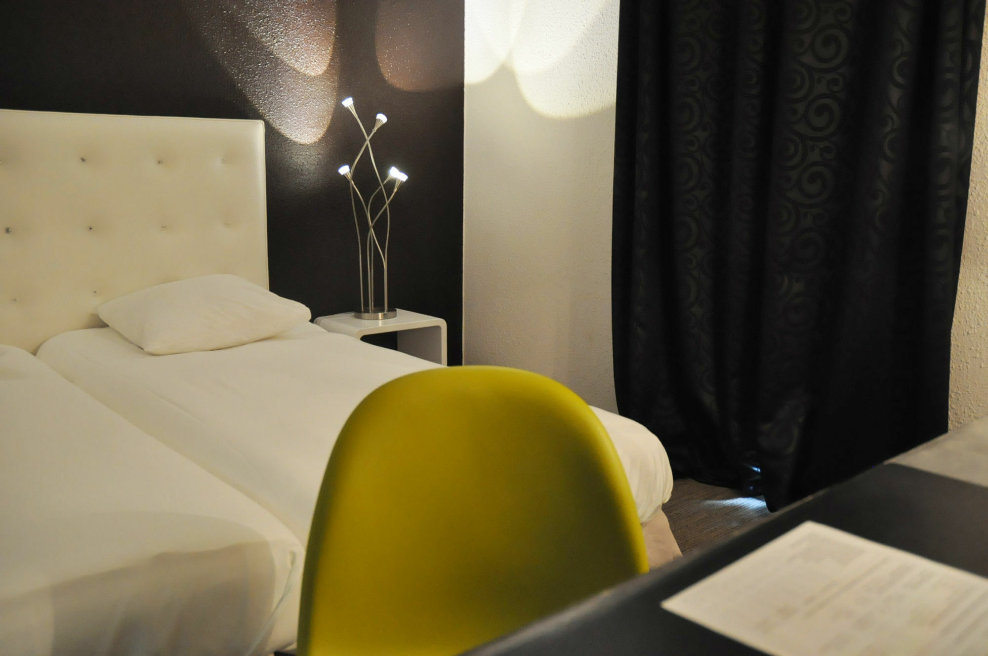 Enzo Hotels Diane - Logis Амневиль Экстерьер фото
